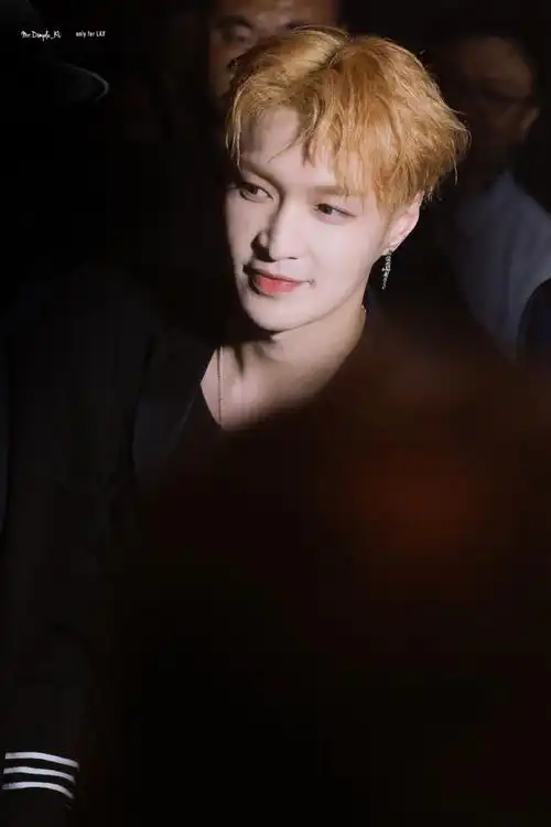 张艺兴[超话]##张艺兴开大g##张艺兴下车神图