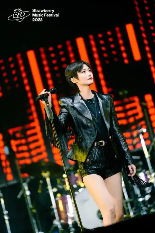 李宇春现身广州音乐节##广州草莓音乐节