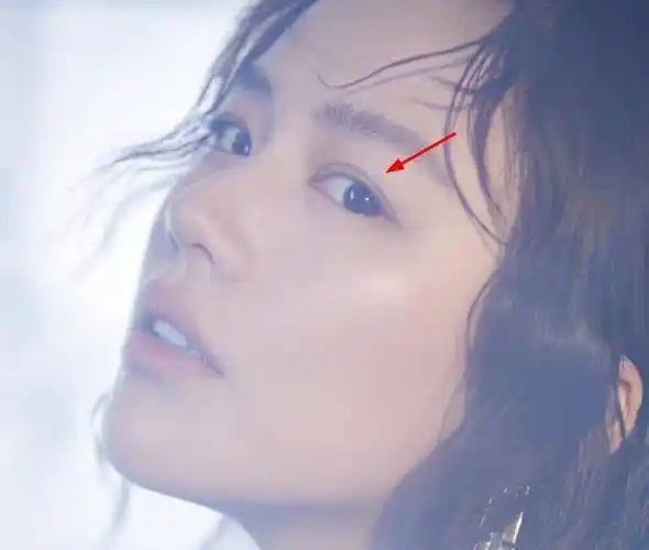 原创马思纯原生五官有多优越无眼妆怼脸镜头这双眼皮我不配看