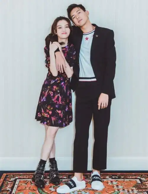 唯一能被李现搂着拍照的女生当看清她的正脸粉丝不淡定了