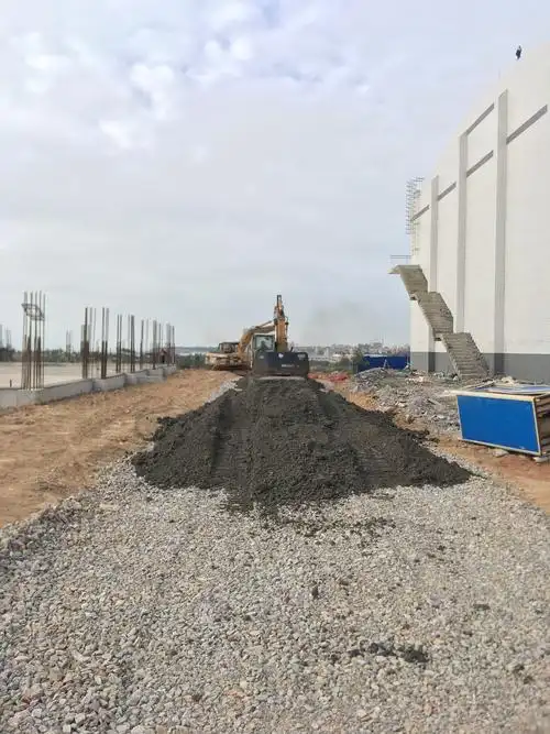 室外西侧路面水稳层施工