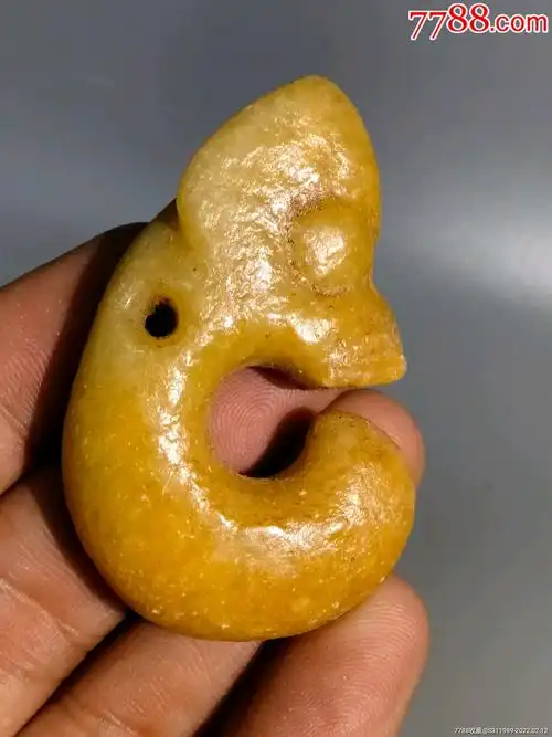 农村收的黄玉玉猪龙风化明显包浆沁入骨红山文化