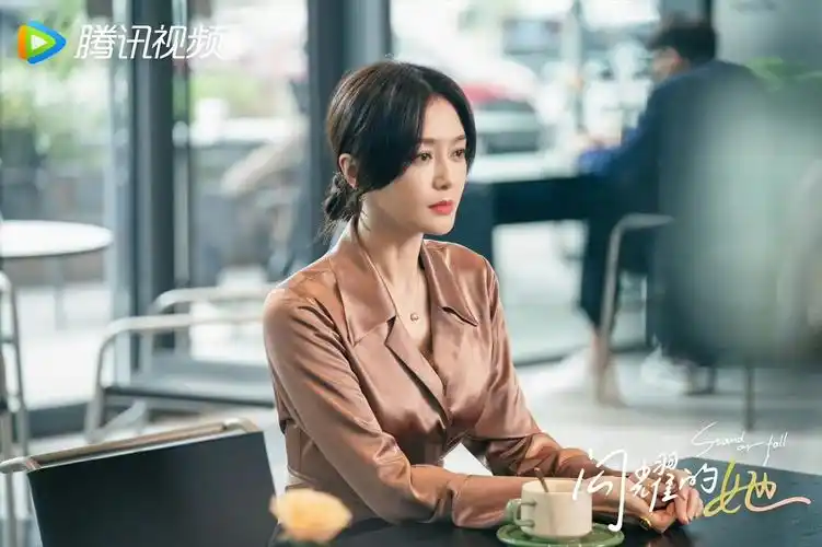 秦岚新剧《闪耀的她》开播 管文上线打响生活"输赢战"