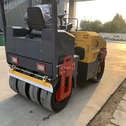 小型双钢轮路面碾压机 草坪滚压机 胶轮压路机视频