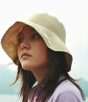 她是藤原拓海的女朋友因陈冠希而一蹶不振如今少女变成大妈