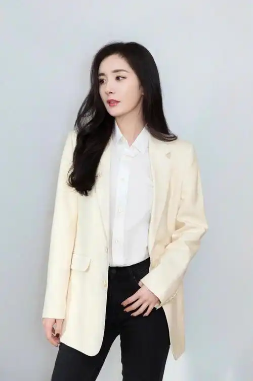 西装内搭透视衫大秀"漫画腿",身材绝了_生活资讯_资讯中心 - 265学校