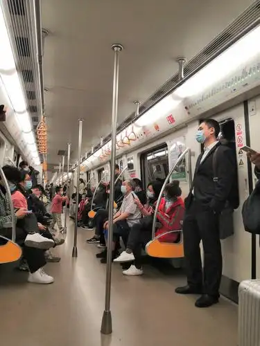 十年后再坐地铁,完全自己真的是从村里来的.