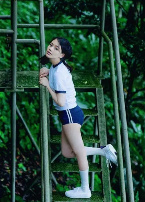 马思纯穿"体操服"旧照曝光!一双腿过于撩人,不愧是10年前最美"书模"