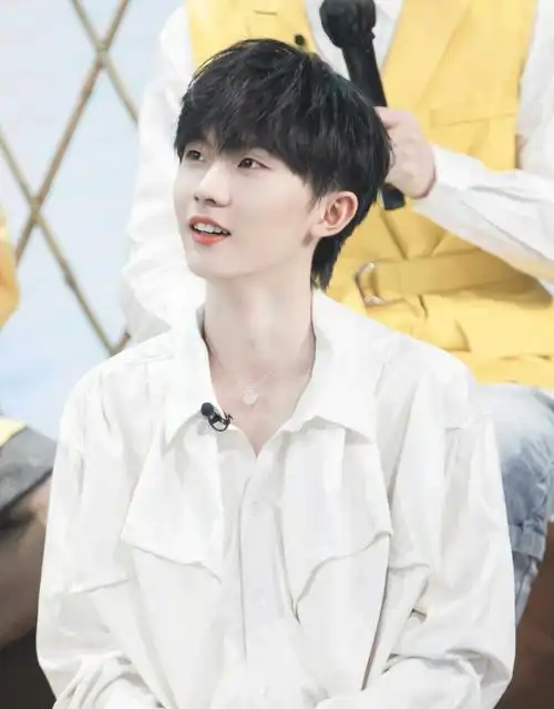 19岁的马嘉祺,请你勇敢的往前冲,去往繁华深处,见证这世间最美好的