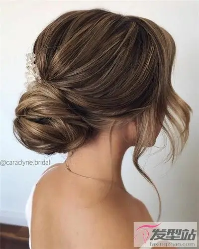 30 岁女士适合的盘发 优雅高贵低调内敛_发型站_最新流行发型设计发型