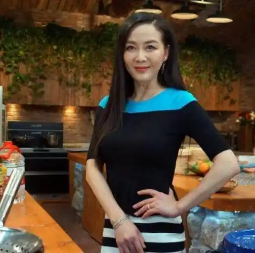 原创搭错车李琳一婚嫁张艺谋同学二婚嫁体操冠军49岁无儿女