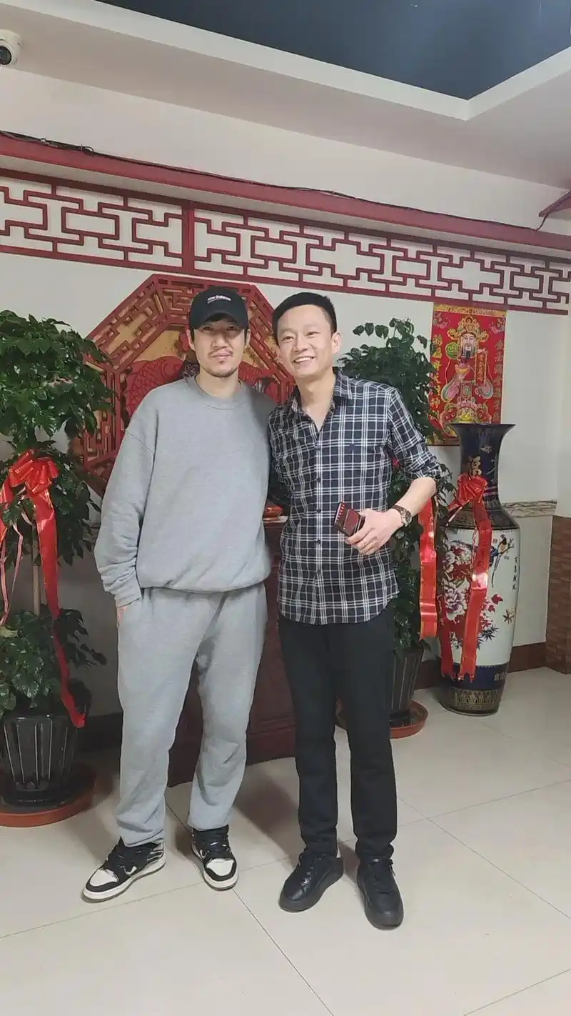 常远再次光临本店,到营口就想这口!想吃铁锅炖,还得是桂源,老 - 抖音