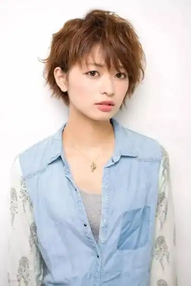 想要更美丽,这六款女生短发烫发发型不能错过