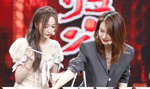 都说王一博是钢铁直男当吴宣仪靠近他时这一反应看出真实属性