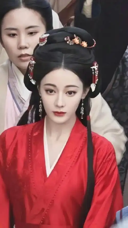 春晚#迪丽热巴 祝你新年快乐!心想事成 万事如意!红红火火🔥