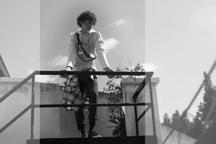 流光岁月里,仍是身穿白衣的翩翩少年发现 / 重拾自我脱离人云亦云的