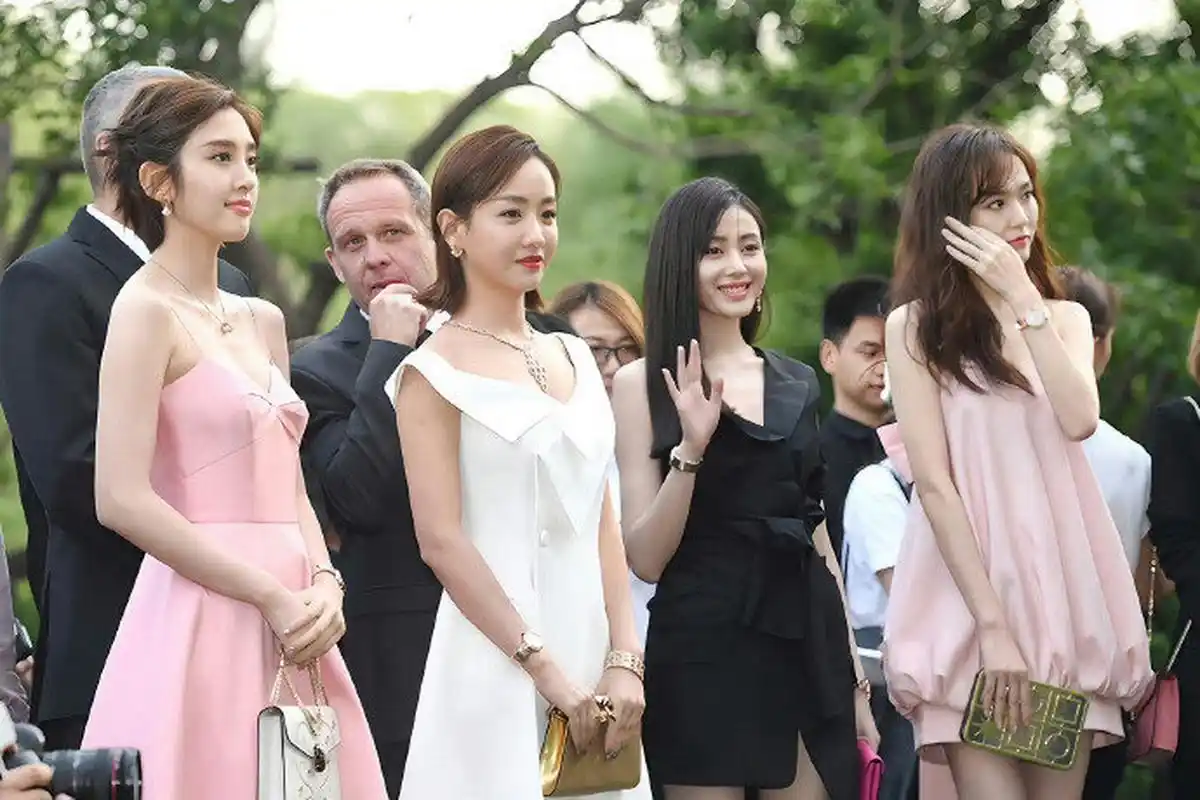 唐嫣  唐艺昕.杨蓉 张天爱 同台 你最喜欢哪个?[吃鲸]