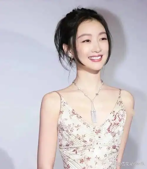 周冬雨自称高级脸,白鹿频繁演大美人,她们的自信从哪里来