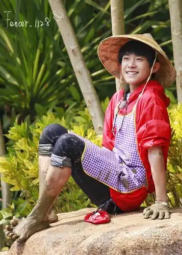 [tfboys][分享]170308 今天是个小脏烊 满脚泥巴纠结的脚趾抢镜