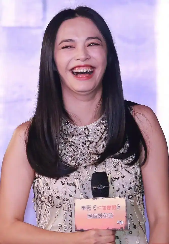 这些女明星嘴大就不要这样笑了嘛,姚晨真的怪吓人的