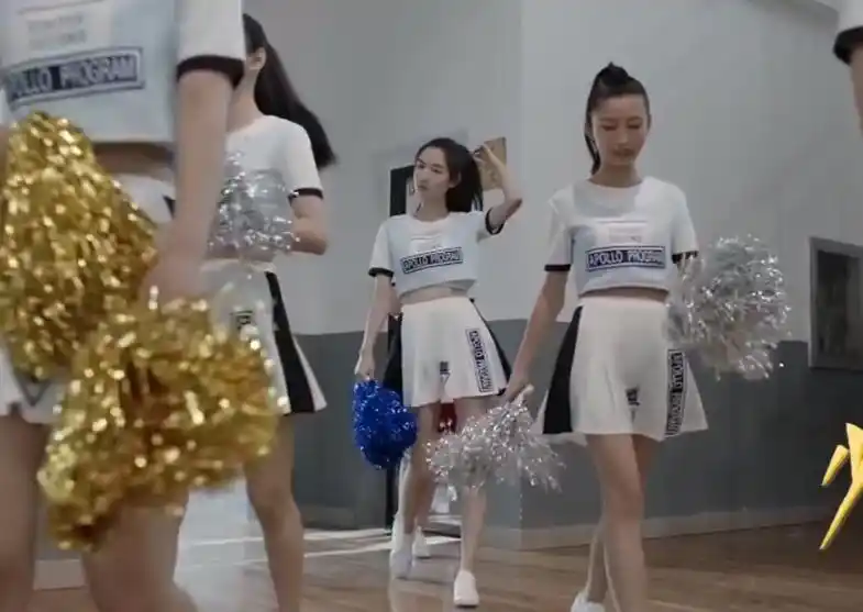 少年派:同样是穿拉拉队服,邓小琪变真女神,林妙妙让人意外!
