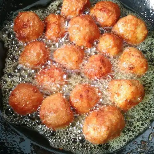 wj吴姐做的自制油炸肉丸子