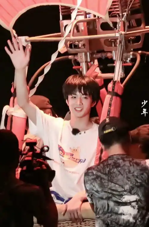 三观正】【刘耀文热心公益】【刘耀文敬业】【刘耀文正能量偶像】【新