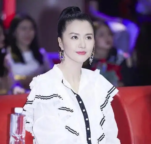 谭维维晒与江映蓉练马拉松合照, 江映蓉大变样, 网友直呼, 认不出