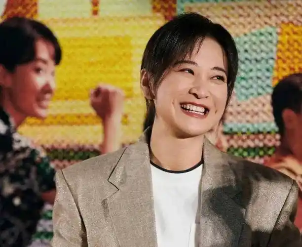 原来《热辣滚烫》后半段是幻想,乐莹没有瘦,拳击比