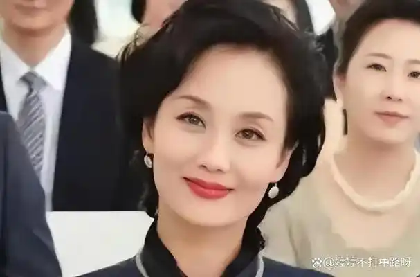 她40岁开始转型演妈妈在《一起来看流星雨》中扮演张翰的妈妈在《野