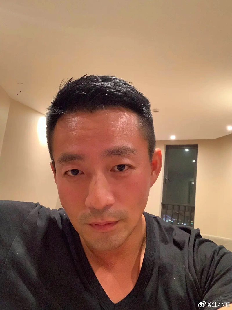 汤珈铖真言情男主,外形条件不输吴永恩,这长相已经可以当演员了