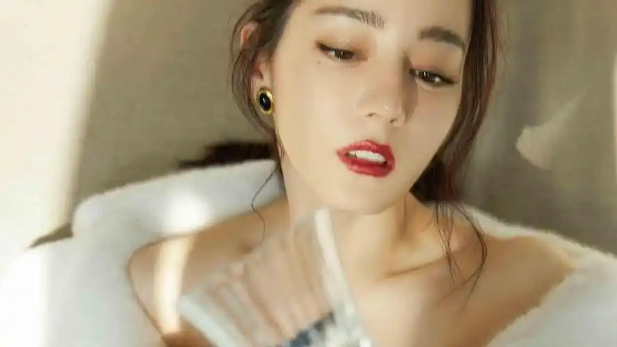 迪丽热巴香肩诱惑写真,高清壁纸图片,大陆明星-回车桌面