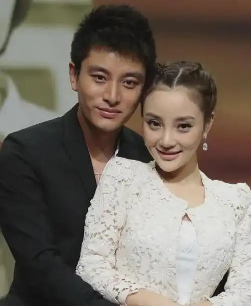 离婚后,李小璐将重点放在自己和女儿身上,热爱舞蹈和运动