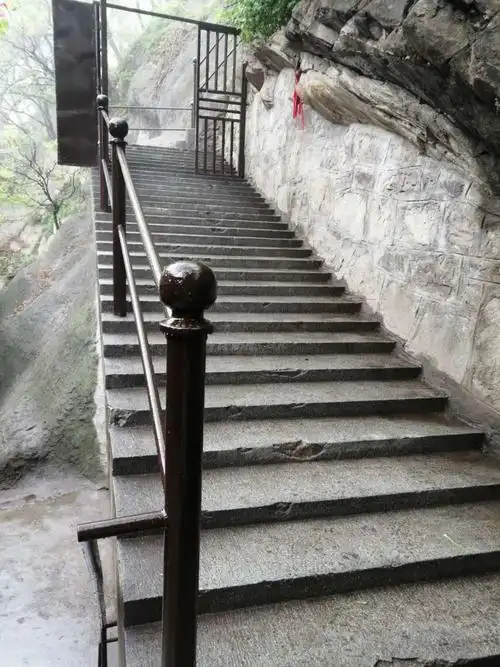 步行道台阶栏杆扶手焕然一新