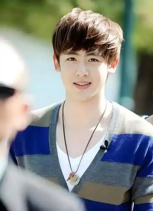 回顾:尼坤新恋情曝光,女方竟然是她!网友:"原来不是宋茜啊"