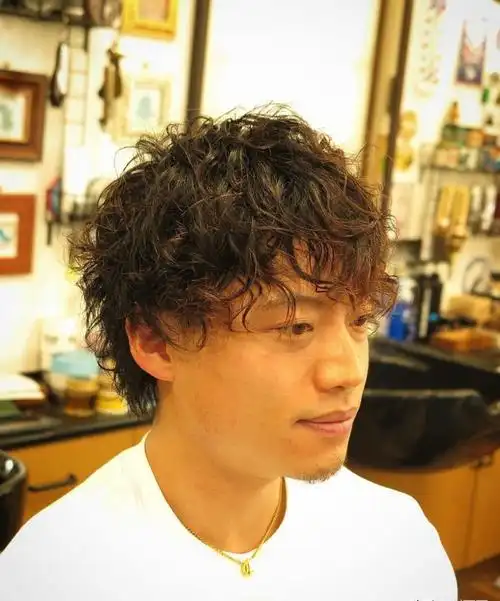 今夏爆火男士发型16款(男士圆脸适合的短发图片)