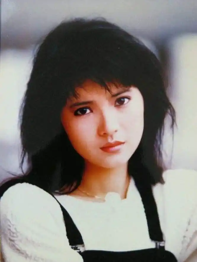 回顾罗慧娟周星驰的一生所爱33岁意外失聪仅45岁因癌症离世