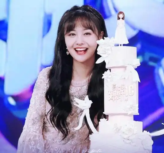 郑爽为生日会累出黑眼圈眼袋,张恒态度枉称经纪人