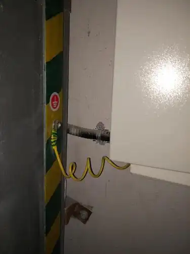 电气竖井接地扁钢敷设统一做法