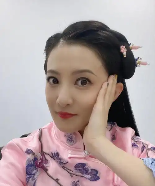 回顾被撒贝宁苦恋20年41岁选择单身小婉君金铭在追求什么