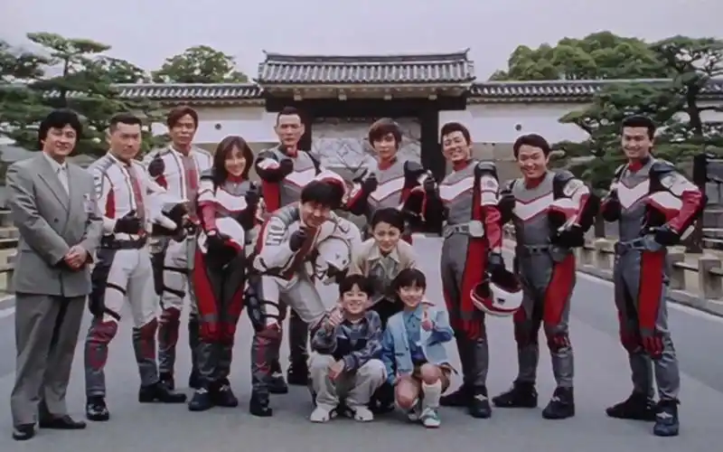 戴拿奥特曼tv版36话特殊结尾胜利队客串