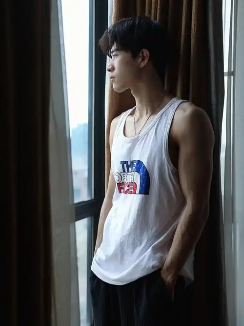 没东西发了发几张库存腹肌帅哥写真