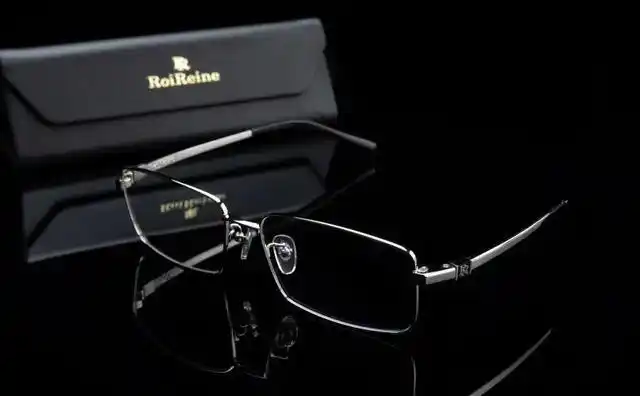 罗瓦雷诺小课堂|对刻板印象say no,眼镜选对,颜值加倍