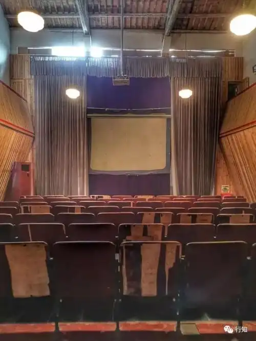 古屋里的电影院,怀旧感爆棚