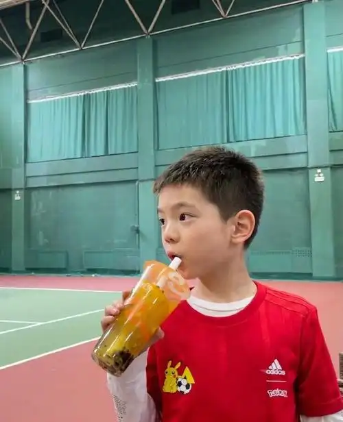 8岁小男孩留什么发型酷齐刘海短发很斯文头发上做个笑脸很潮