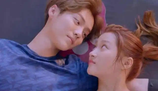 鹿晗搂关晓彤鹿晗关晓彤的甜蜜合集