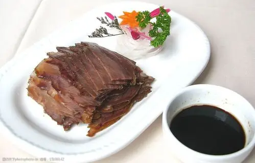 关键词:牛气冲天 牛肉 牛头 牛头肉 肉 冷菜 菜 菜肴 餐饮美食 传统