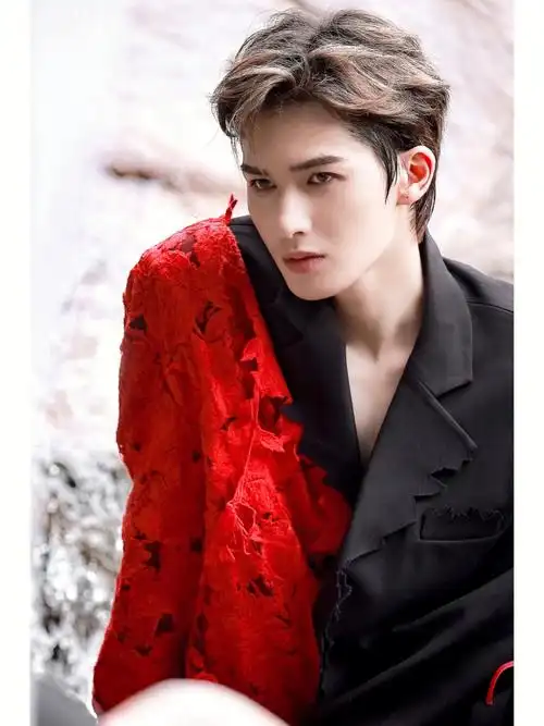 朱正廷壁纸身材好绝