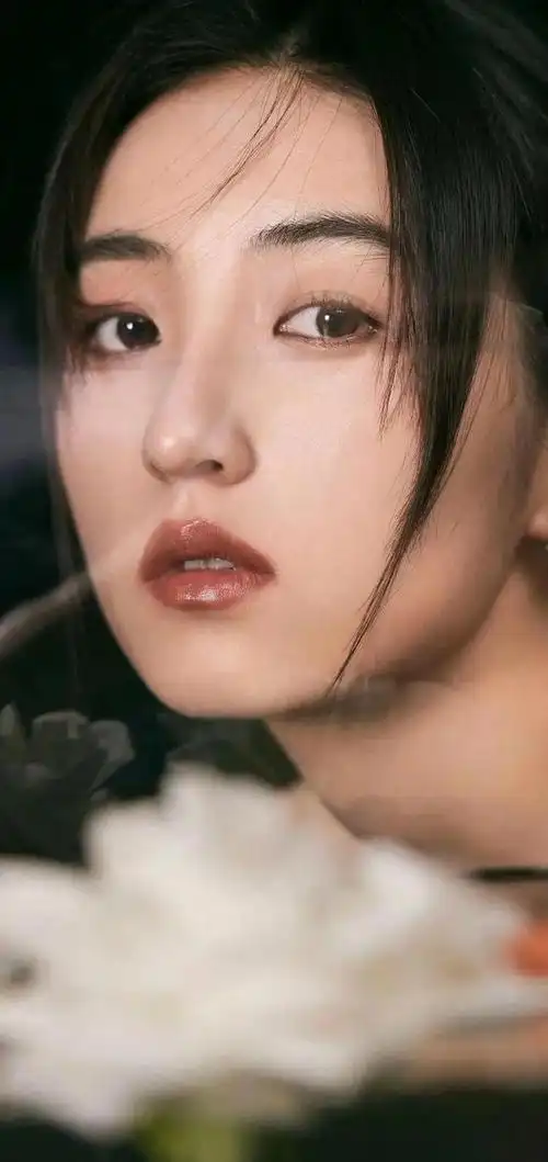 张子枫漫漫长路一个人走