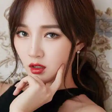 世界上最好的孟佳##孟佳#  佳佳换的头像好美